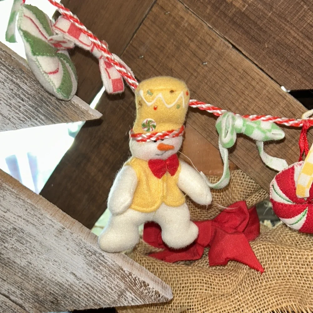 6 PCs 46” Adorable Felt Snow People Christmas Candy Garland with Bows Garland